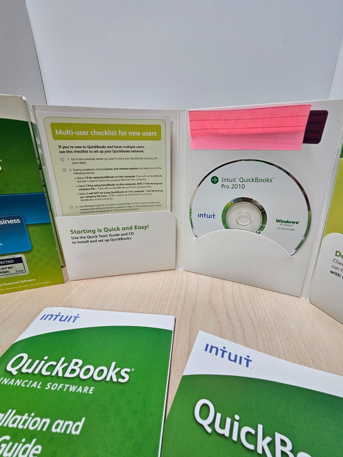 QuickBooks Pro 2010 Financial Software Windows XP/Vista 7 w Guide & Original Box