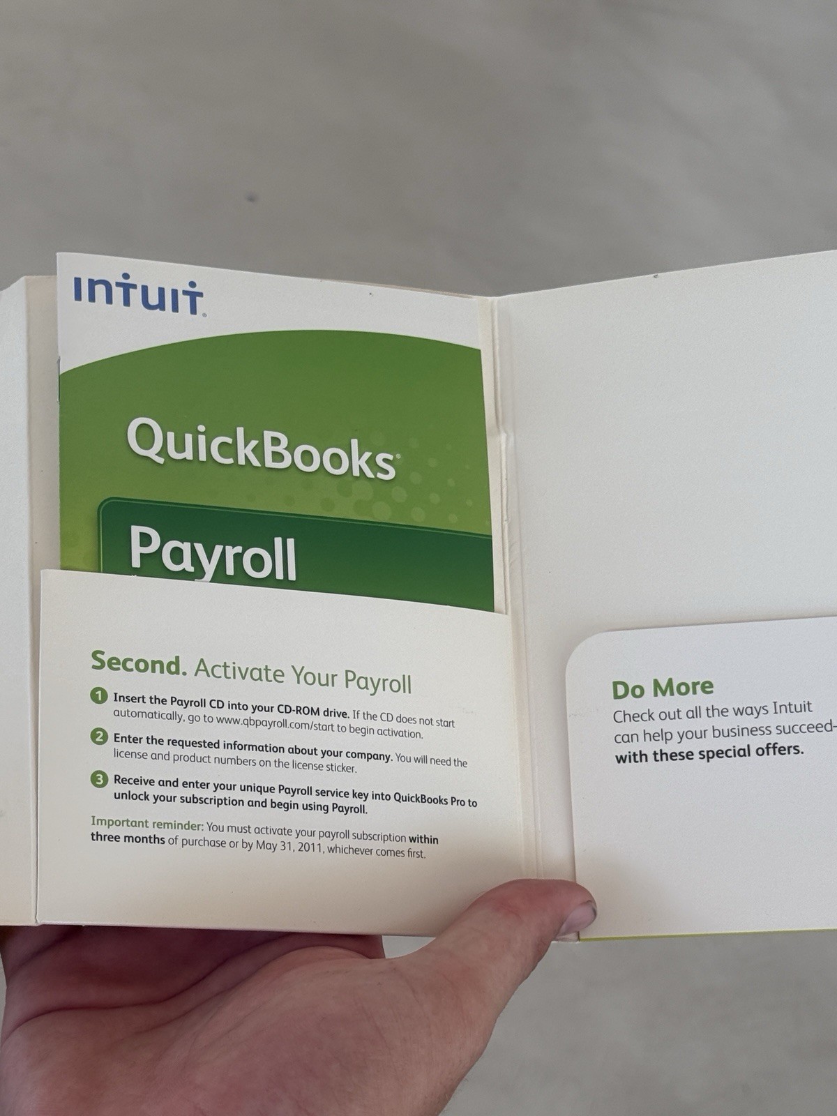 2010 Intuit QUICKBOOKS Desktop Pro with Payroll With License 2 Disc Set