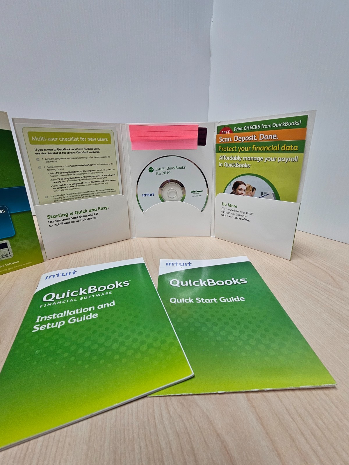 QuickBooks Pro 2010 Financial Software Windows XP/Vista 7 w Guide & Original Box