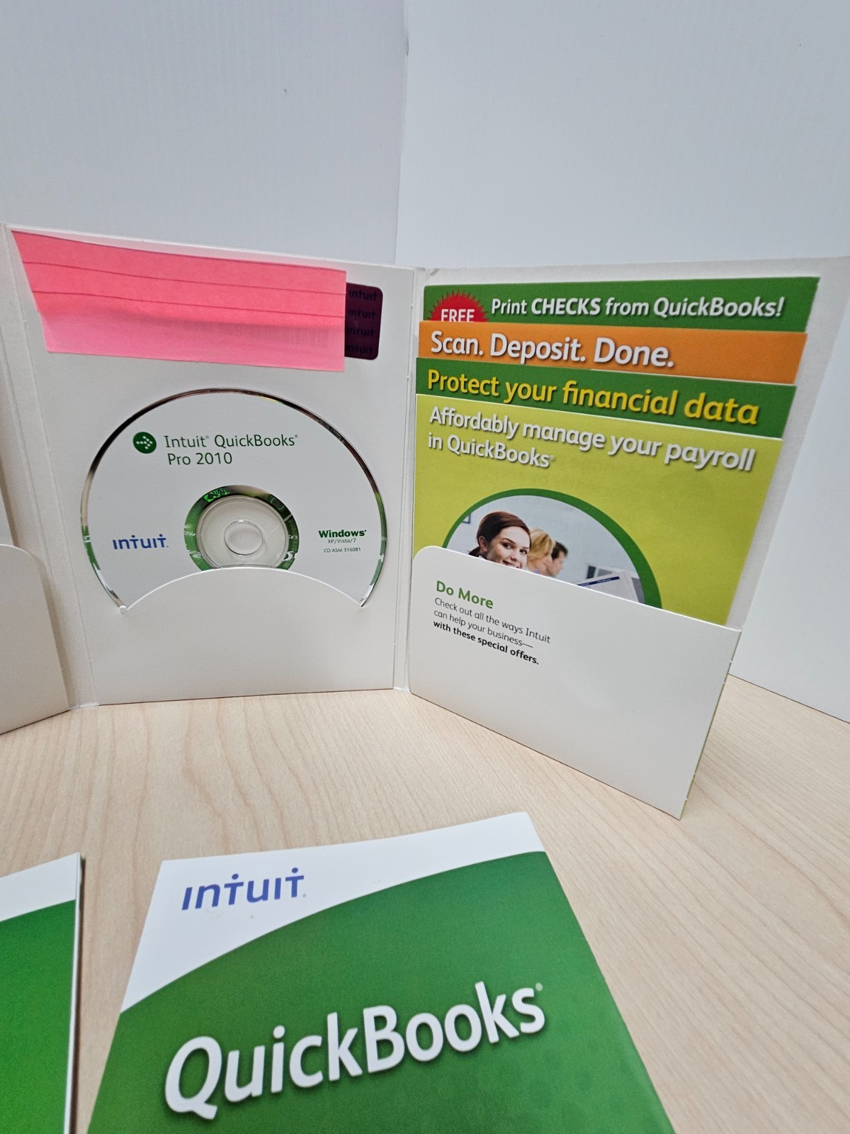 QuickBooks Pro 2010 Financial Software Windows XP/Vista 7 w Guide & Original Box