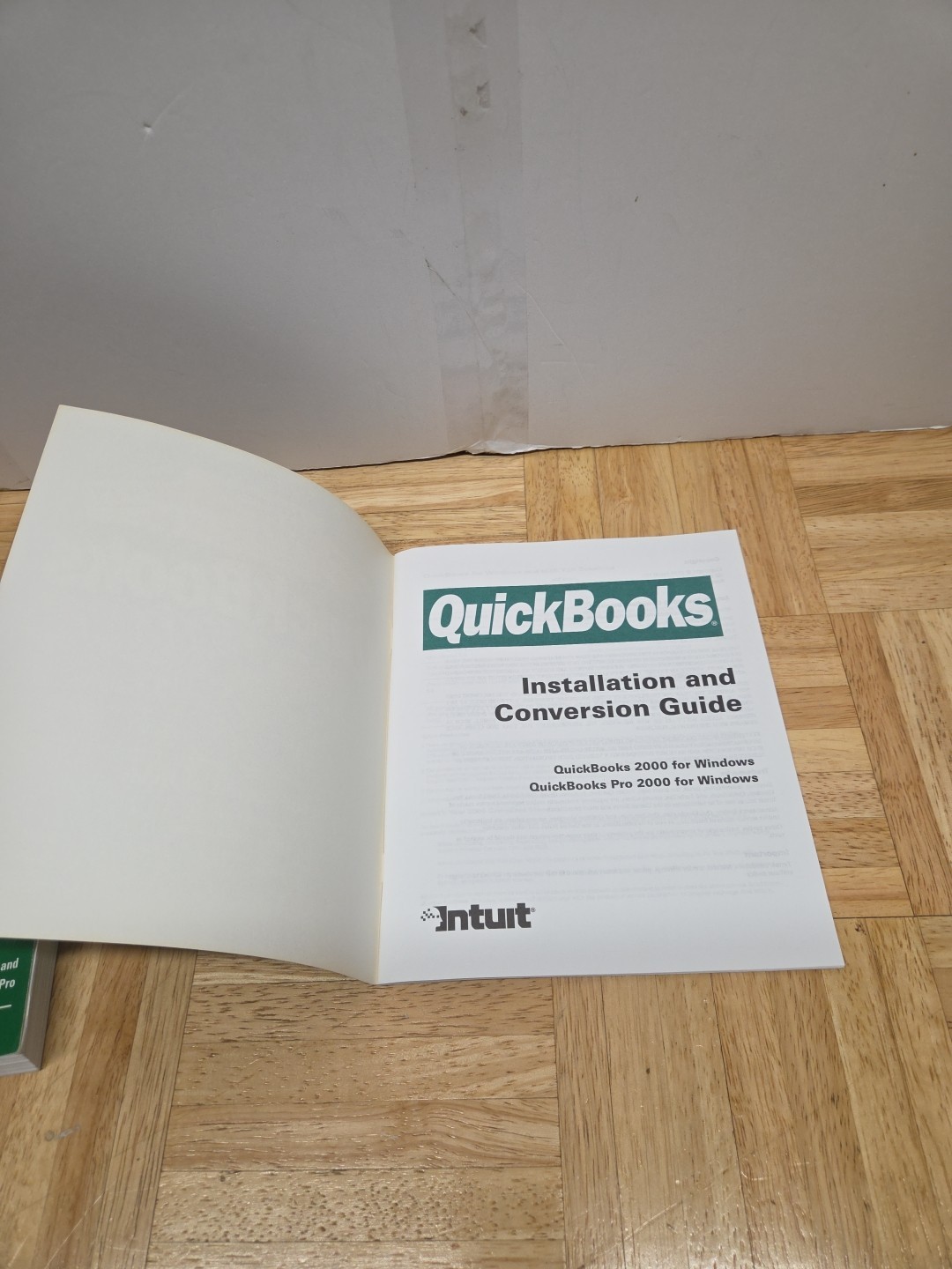 Quicken Intuit QuickBooks 2000 Accounting Software CD-ROM Windows – Complete