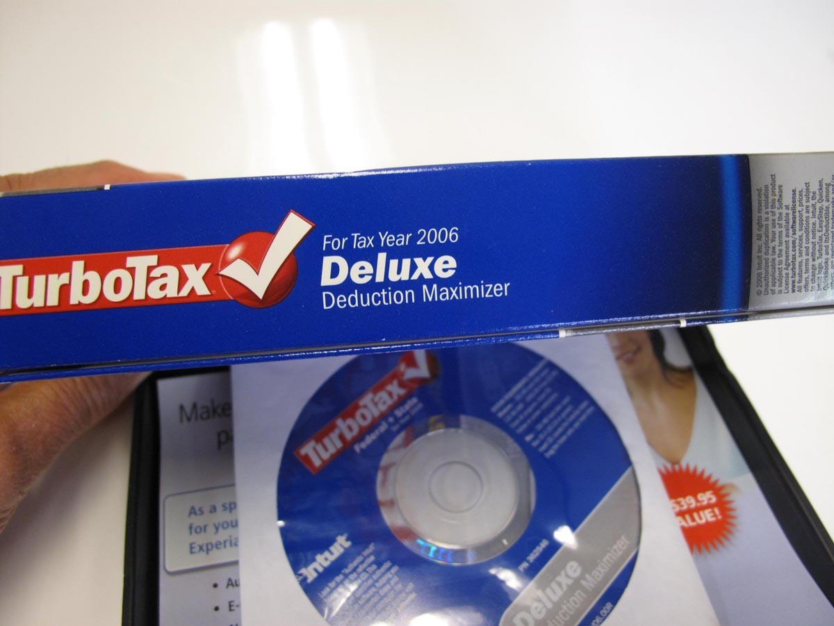 Turbotax 2006 Deluxe with state. Turbo tax. Pre-Owned