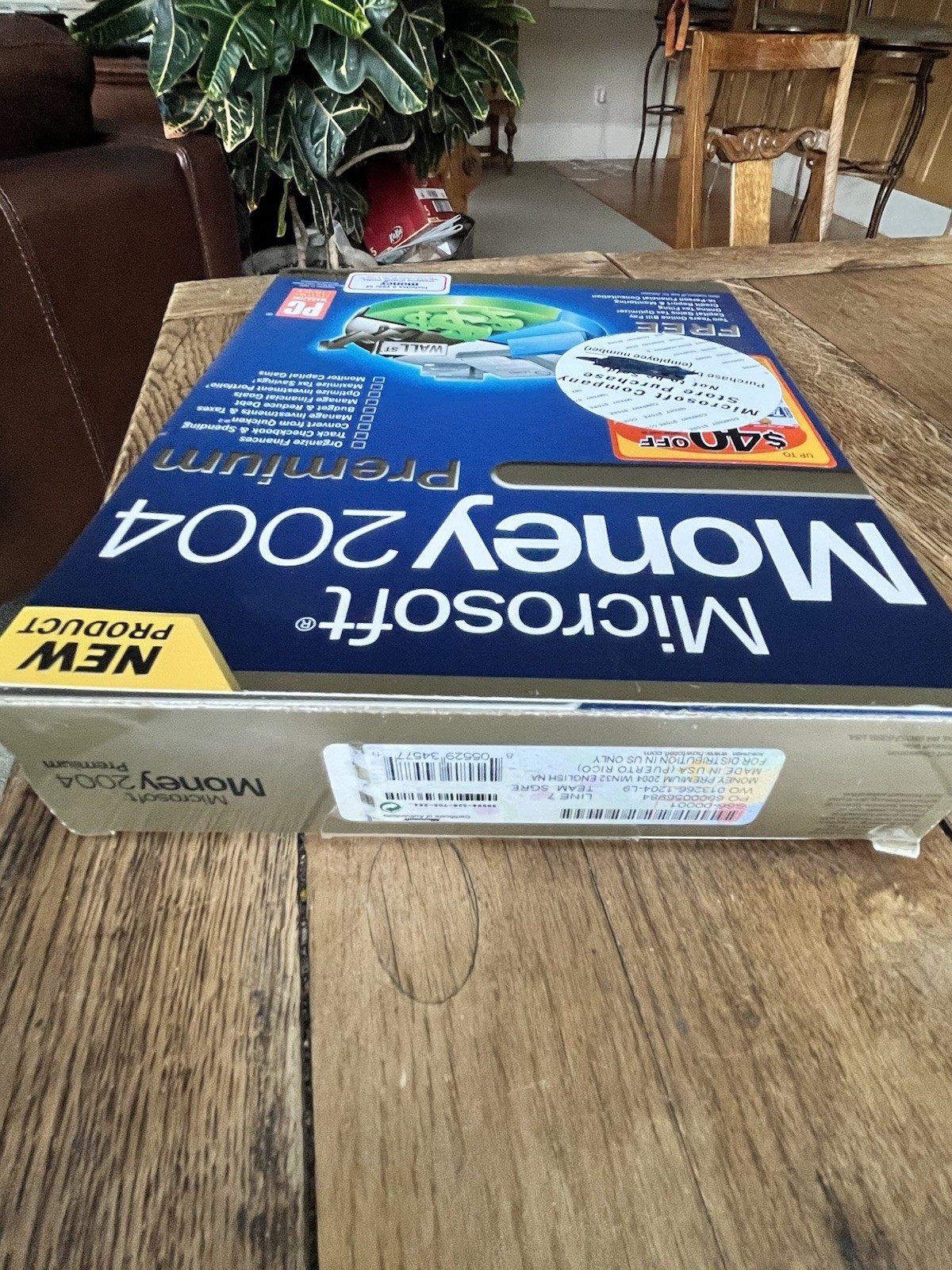 Microsoft Money 2004 Deluxe For Windows – Complete Retail Box | Employee Promo