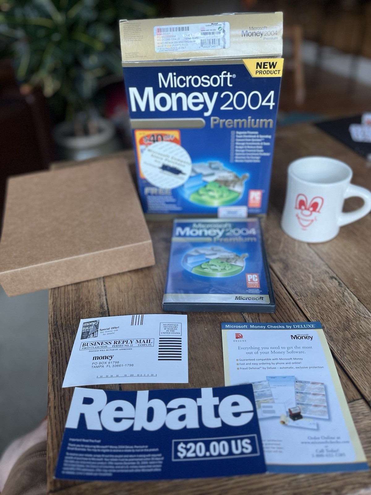 Microsoft Money 2004 Deluxe For Windows – Complete Retail Box | Employee Promo