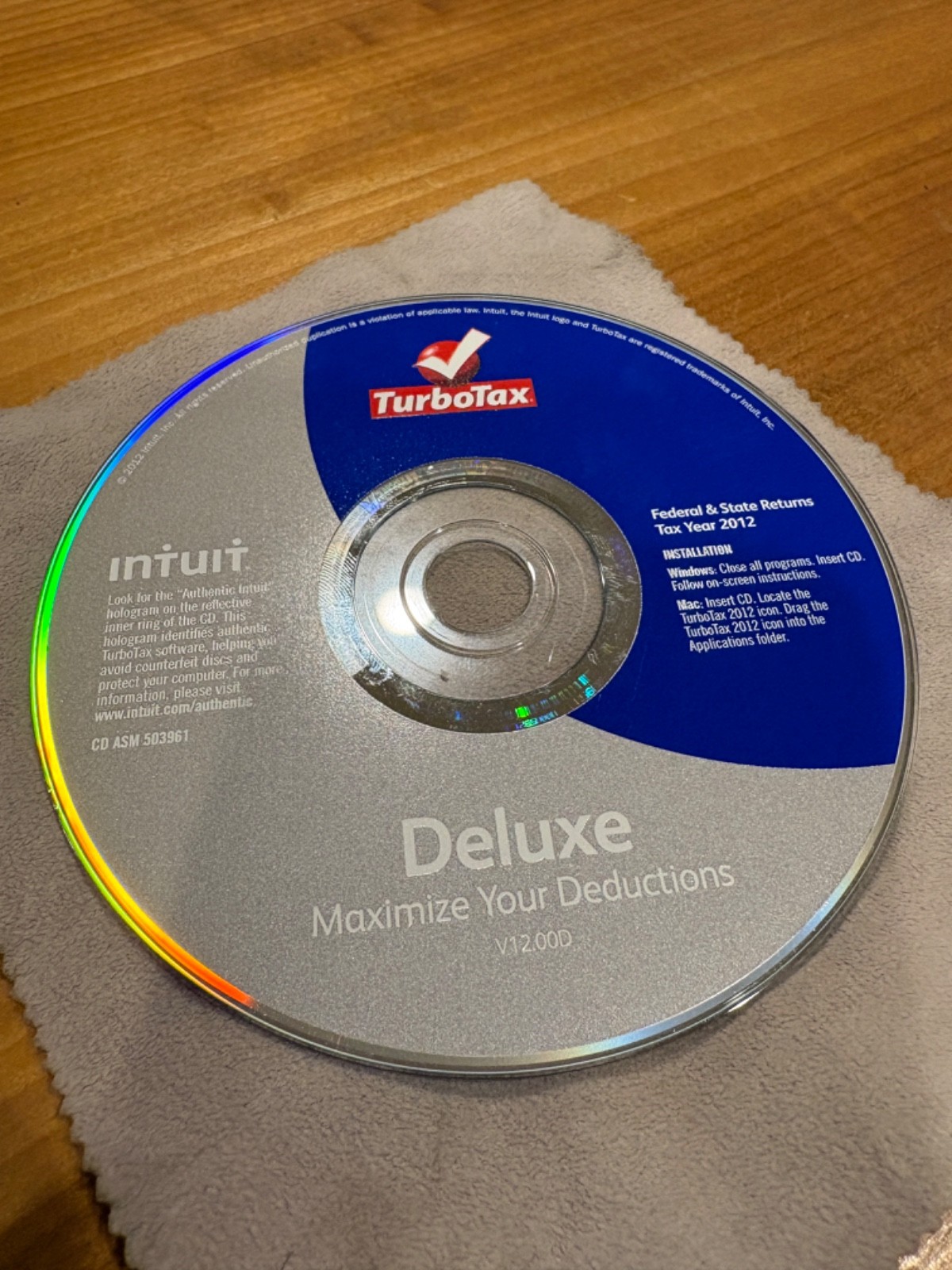 DISC ONLY TurboTax Deluxe 2012 Federal Returns For Windows & Mac C1