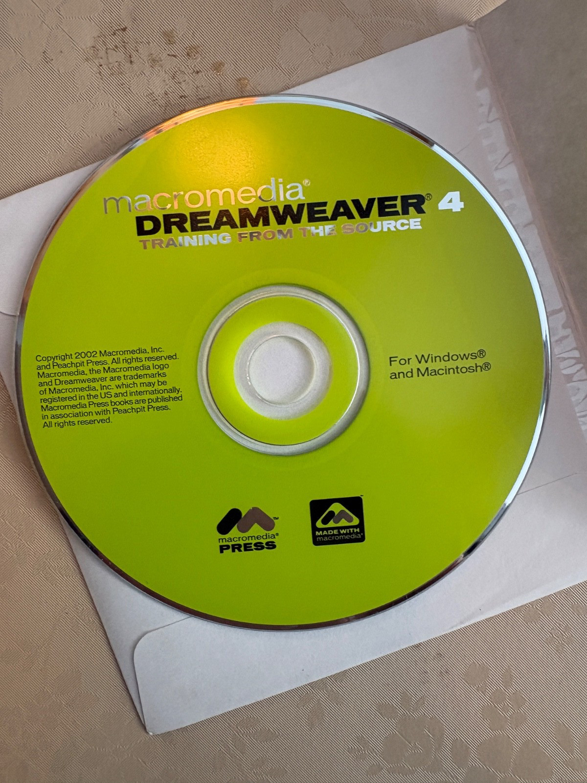 2002 DREAMWEAVER 4 MACROMEDIA WINDOWS & MACINTOSH TRAINING FROM THE SOURCE