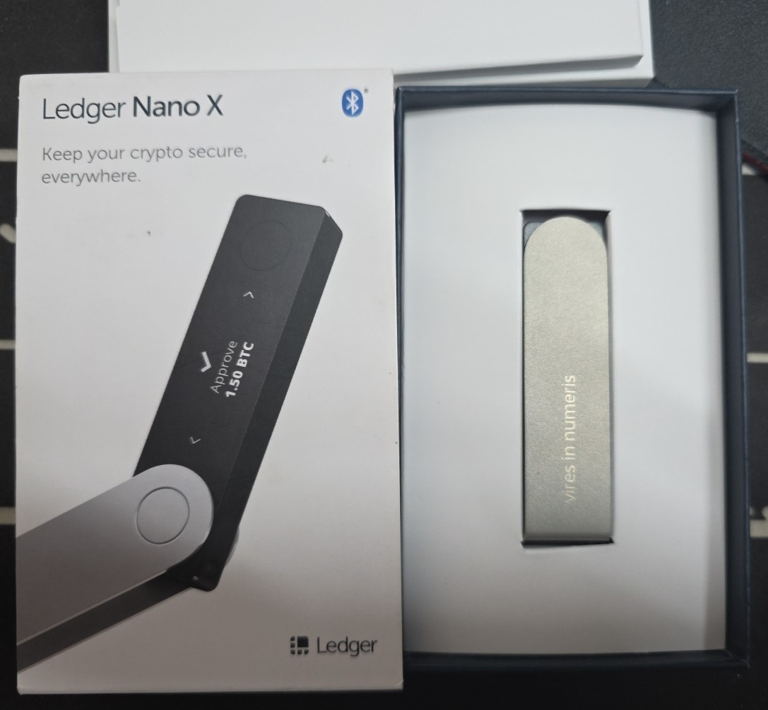 Ledger Nano X – Secure and Manage Your Crypto & NFTs – Black