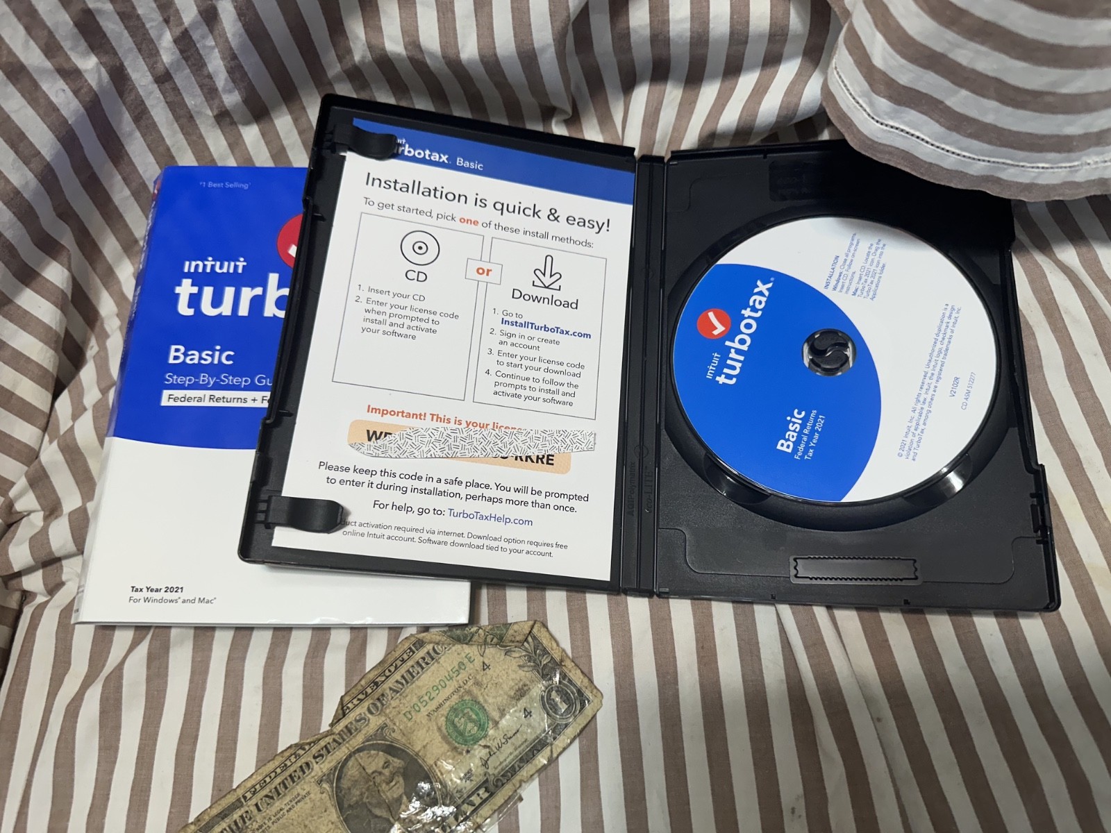 TurboTax 2021 Basic – Federal Returns + E-File Windows / Mac DISC New Open Box
