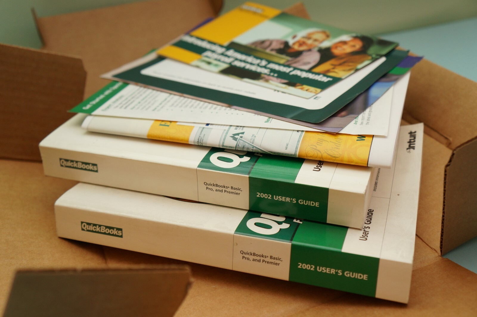 Intuit QuickBooks 2002 Financial Manual. NO DISC in original BOX FREE S&H
