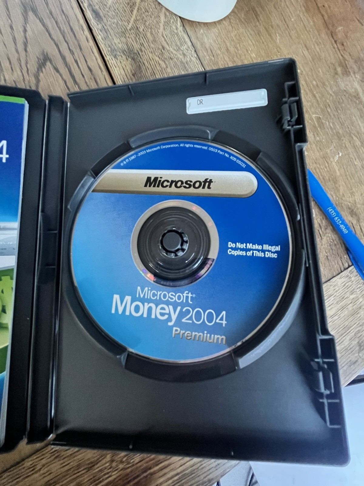 Microsoft Money 2004 Deluxe For Windows – Complete Retail Box | Employee Promo