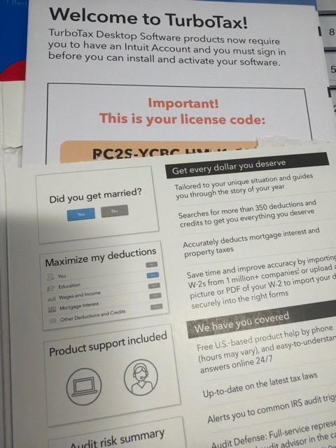 Intuit TurboTax Deluxe 2023 314235 Physical CD w/ license PC/MAC